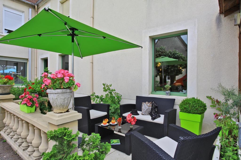 Logis Hotel-Restaurant Les Voyageurs La Coquille Luaran gambar