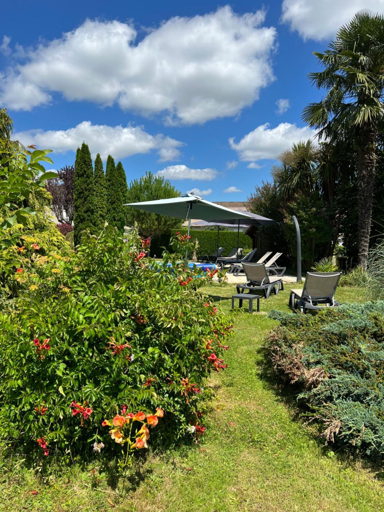 Logis Hotel-Restaurant Les Voyageurs La Coquille Luaran gambar