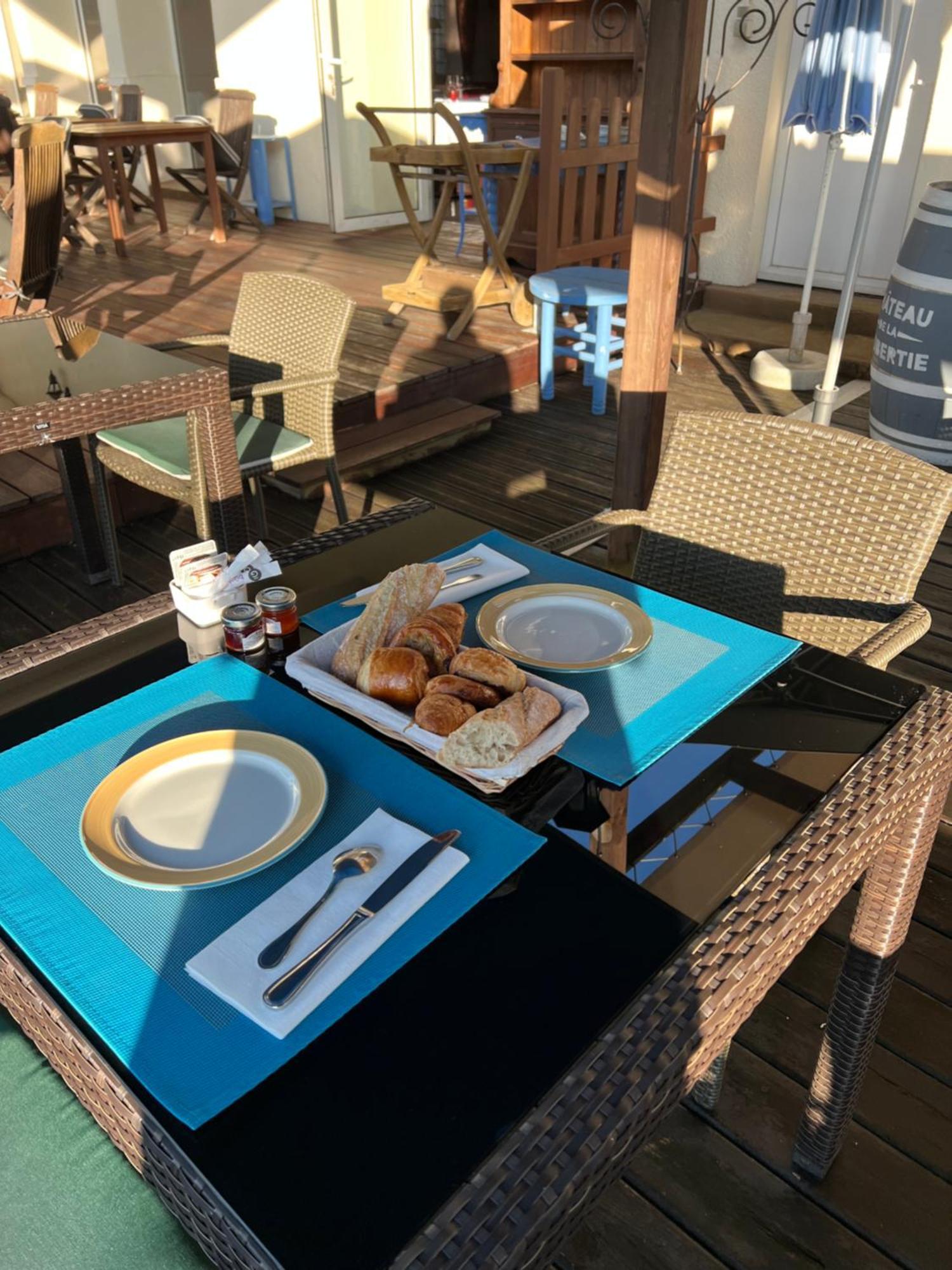 Logis Hotel-Restaurant Les Voyageurs La Coquille Luaran gambar