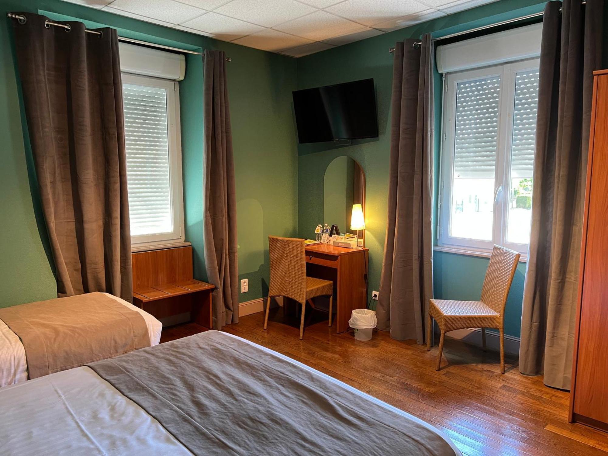 Logis Hotel-Restaurant Les Voyageurs La Coquille Luaran gambar