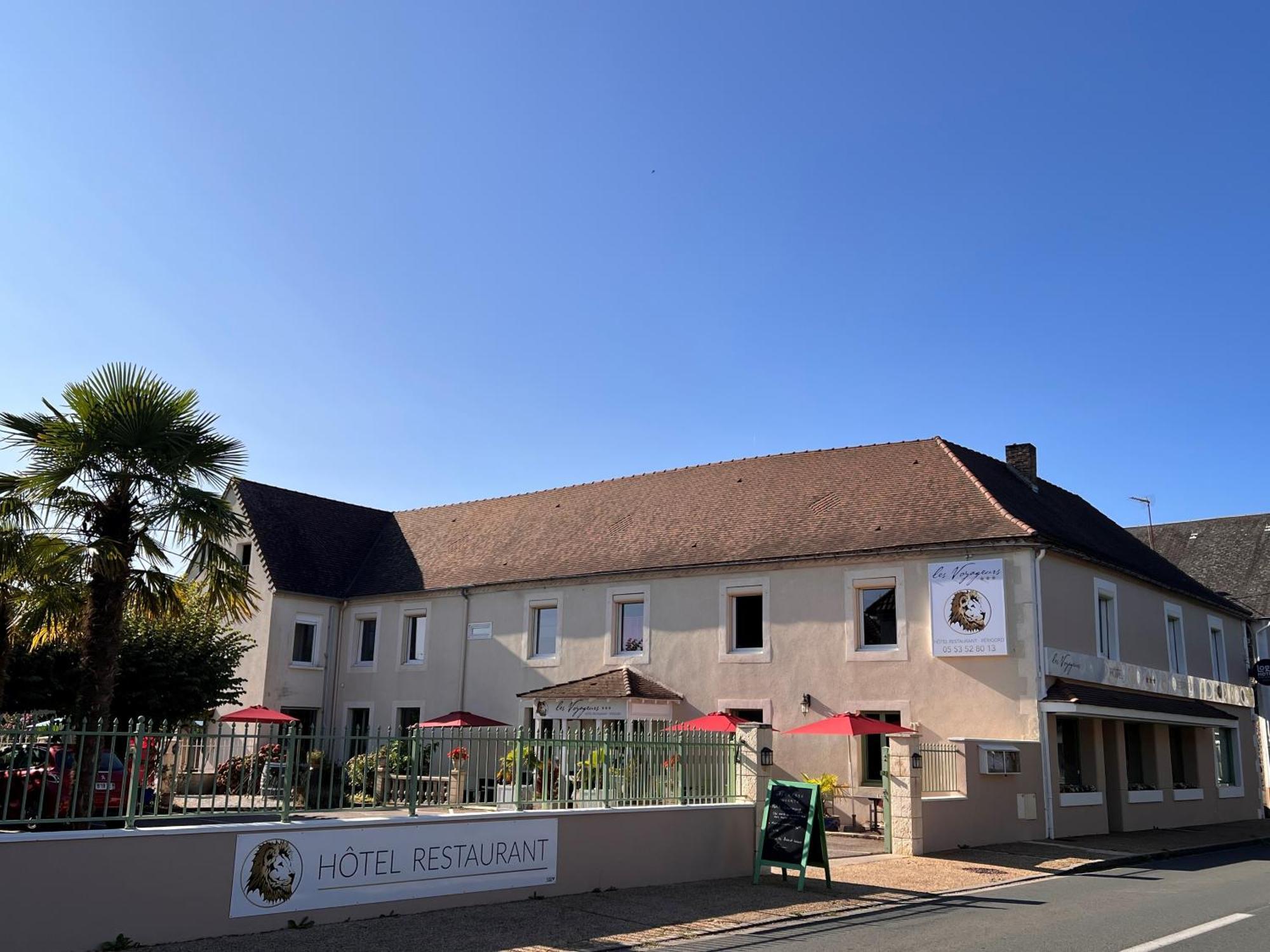 Logis Hotel-Restaurant Les Voyageurs La Coquille Luaran gambar