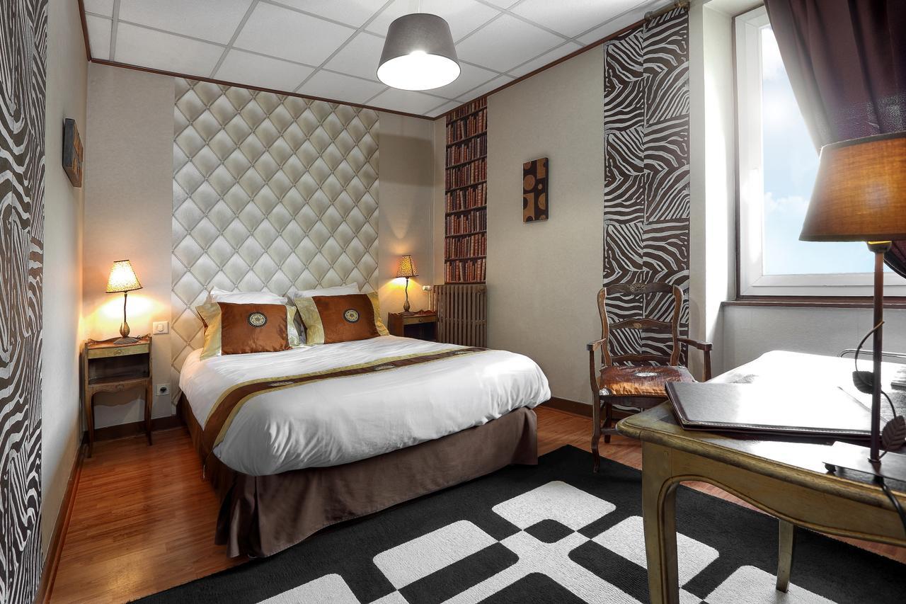 Logis Hotel-Restaurant Les Voyageurs La Coquille Luaran gambar